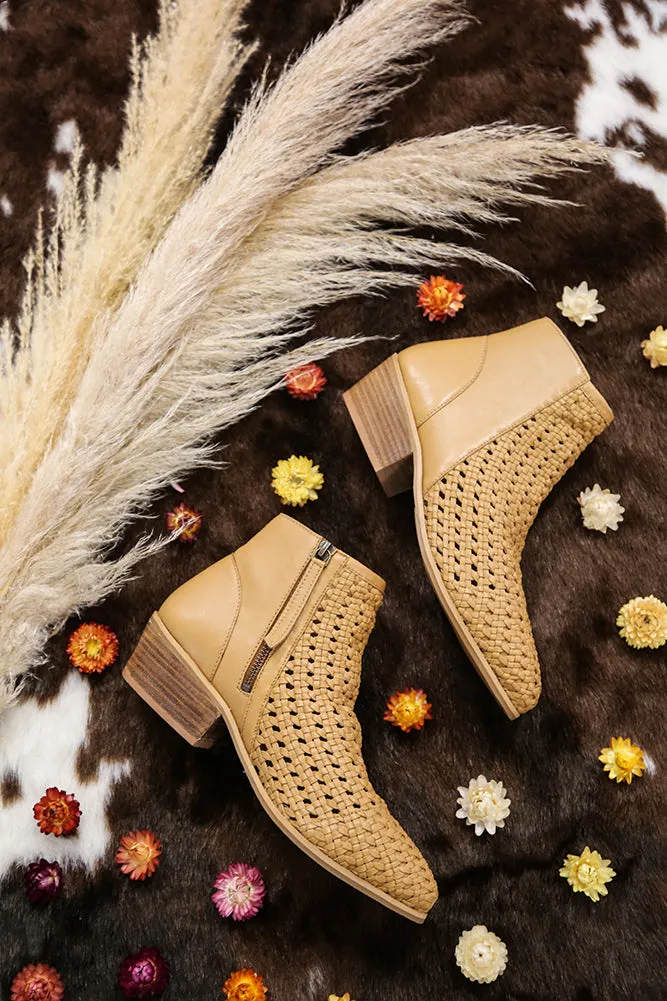HUMAN PREMIUM Quest Boots Natural